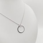 Ezüst nyaklánc kör medállal