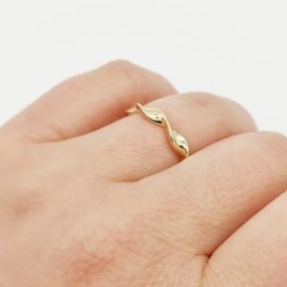 Sárga arany csavart mintás gyűrű