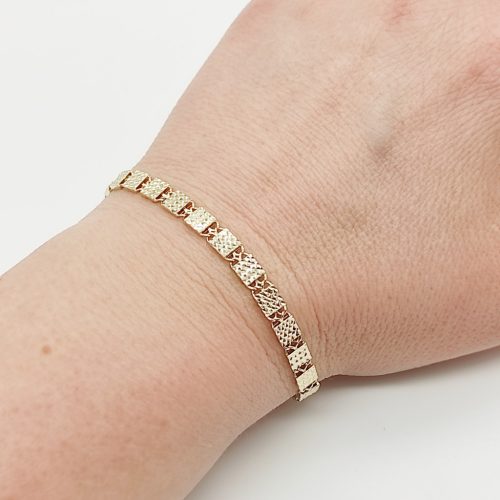 Sárga arany metszett mintás karlánc