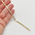 Sárga arany metszett mintás karlánc