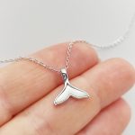 Ezüst nyaklánc gyöngyház uszony medállal