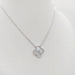 Ezüst nyaklánc gyöngyház virág medállal