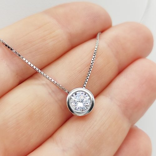 Ezüst kockalánc egy köves buttonos medállal