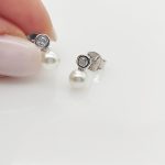 Ezüst szolíd kis gyöngyös fülbevaló