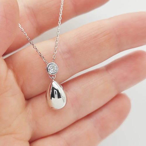 Ezüst nyaklánc modern csepp medállal