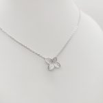 Ezüst nyaklánc virág medállal