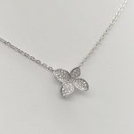 Ezüst nyaklánc virág medállal