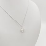 Ezüst nyaklánc nagy gyöngy medállal