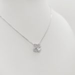 Ezüst nyaklánc elegáns virág medállal