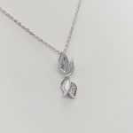 Ezüst nyaklánc levél medállal