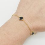 Aranyozott ezüst karlánc 3 fekete lóhere medállal