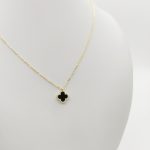 Aranyozott ezüst nyaklánc fekete lóhere medállal