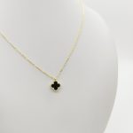 Aranyozott ezüst nyaklánc fekete lóhere medállal