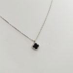 Ezüst nyaklánc fekete lóhere medállal