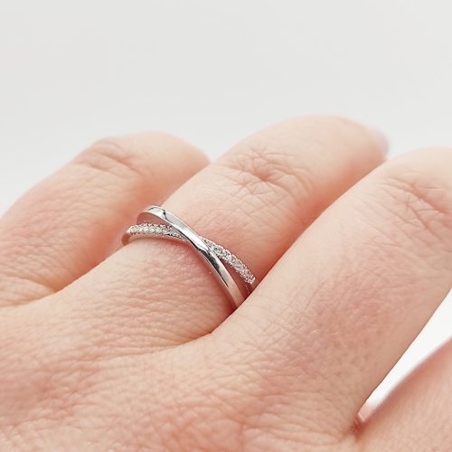 Ezüst modern gyűrű cirkóniákkal