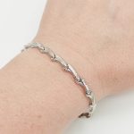 Ezüst metszett mintás karlánc