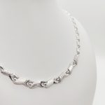 Ezüst elől szélesedő metszett nyakék