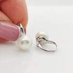 Ezüst fülbevaló gyönggyel