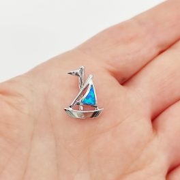 Ezüst vitorlás medál kék opállal