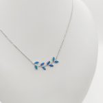 Ezüst levélke nyaklánc kék opállal