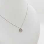 Ezüst nyaklánc fehér opál medállal