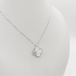 Ezüst nyaklánc nagy gyöngyház lóhere medállal