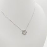 Ezüst nyaklánc gyöngyház virág medállal