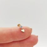 Sárga arany egy köves-szíves piercing