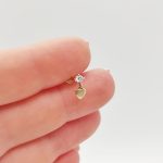 Sárga arany egy köves-szíves piercing