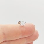 Fehér arany lótuszvirág piercing