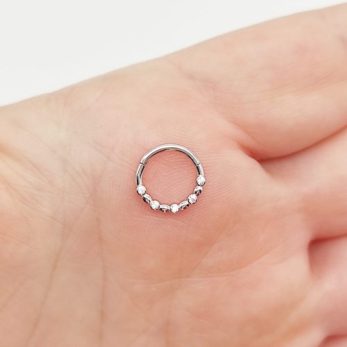Fehér arany piercing apró cirkóniákkal