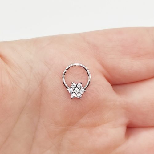 Fehér arany virág piercing cirkóniákkal