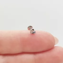 Fehér arany szív fülcimpa piercing