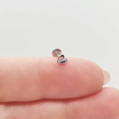 Fehér arany szív fülcimpa piercing