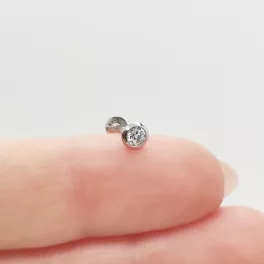 Fehér arany egy köves buttonos fülcimpa piercing