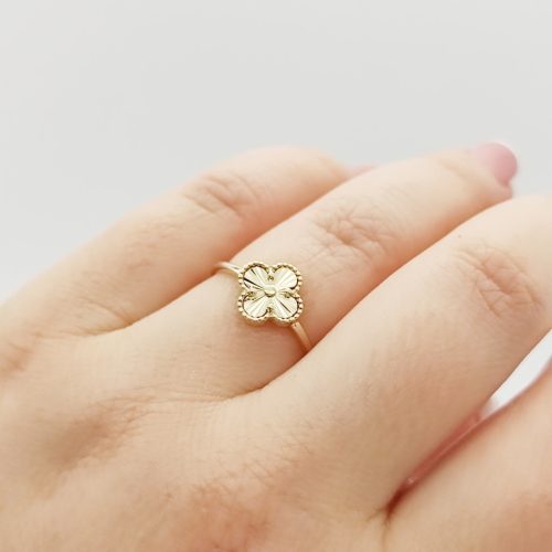 Sárga arany gyűrű metszett lóherével