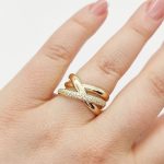 Sárga arany modern gyűrű cirkóniákkal