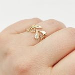 Sárga arany leveles-indás gyűrű cirkóniákkal