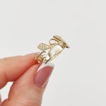 Sárga arany leveles-indás gyűrű cirkóniákkal