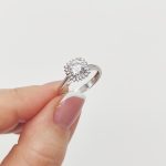 Fehér arany szikrázó köves gyűrű