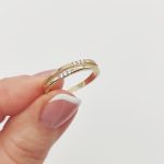 Sárga arany modern gyűrű cirkóniákkal