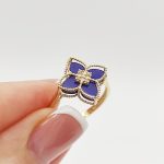 Sárga arany gyűrű kék virággal