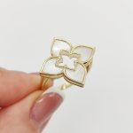 Sárga arany gyűrű nagy fehér virággal