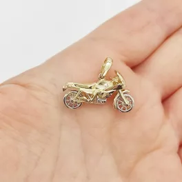 Sárga-fehér arany motorbicikli medál