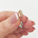 Sárga arany kék virág medál cirkóniákkal