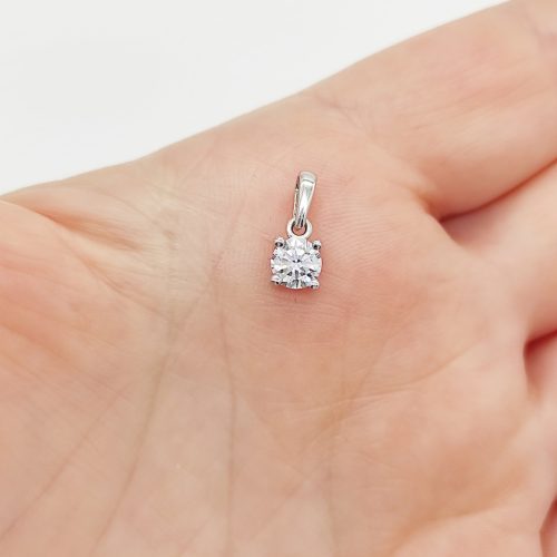 Fehér arany egy köves medál