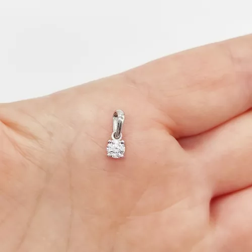 Fehér arany egy köves medál