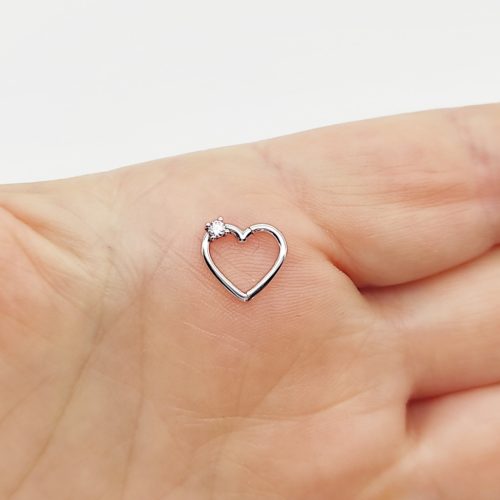 Fehér arany szív alakú migrén piercing