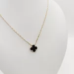 Sárga arany anker nyaklánc fekete lóherével