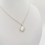 Sárga arany nyaklánc gyöngyház medállal